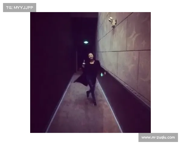 任亚伟被韩国“蛙人”绞晕瘫坐轮椅吸氧，阿古拉力遭裸绞脖子勒出紫痕